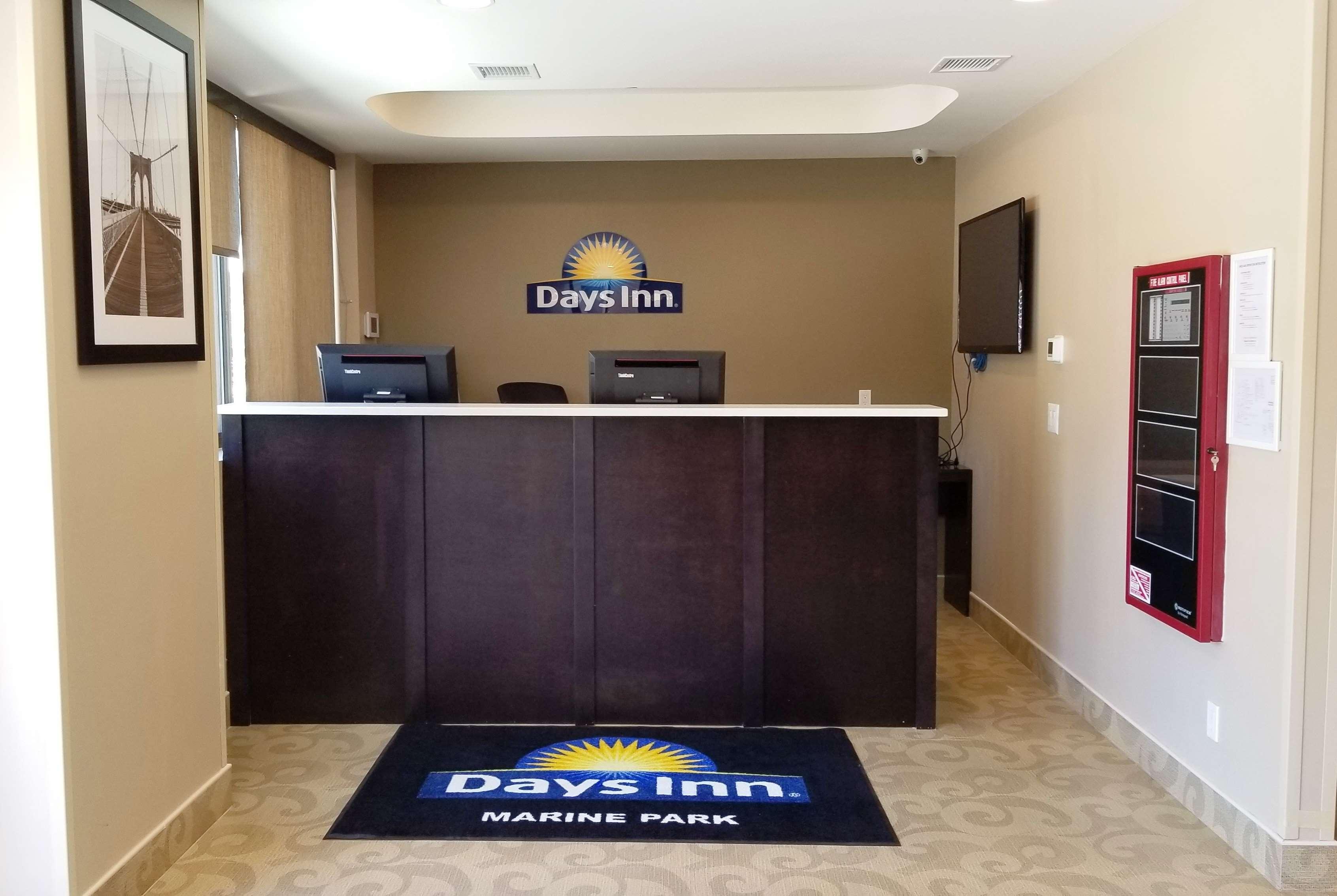 Days Inn By Wyndham Brooklyn Marine Park New York Extérieur photo